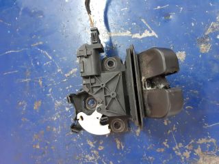 bontott AUDI A4 B7 Csomagtérajtó Zárszerkezet