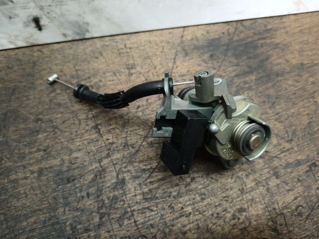 bontott AUDI A4 B7 Csomagtérajtó Zárszerkezet