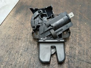 bontott AUDI A4 B7 Csomagtérajtó Zárszerkezet