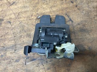 bontott AUDI A4 B7 Csomagtérajtó Zárszerkezet