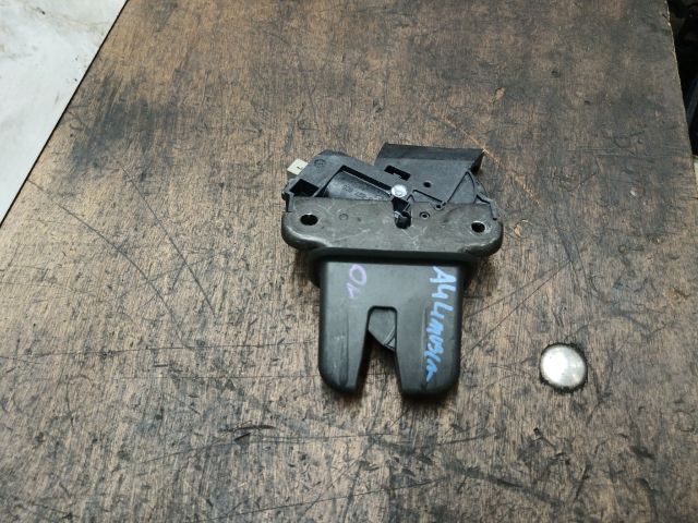 bontott AUDI A4 B7 Csomagtérajtó Zárszerkezet