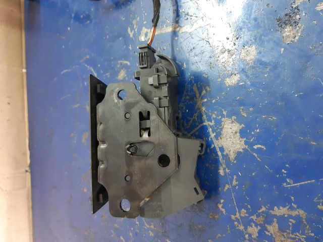 bontott AUDI A4 B7 Csomagtérajtó Zárszerkezet