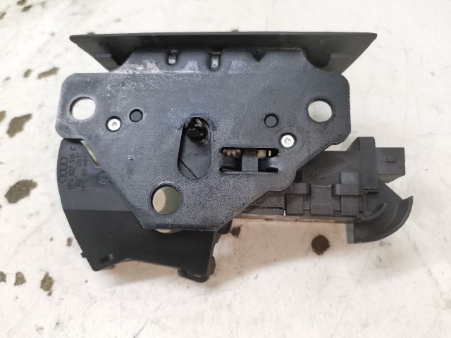 bontott AUDI A4 B7 Csomagtérajtó Zárszerkezet