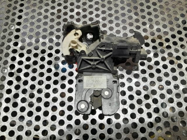 bontott AUDI A4 B7 Csomagtérajtó Zárszerkezet