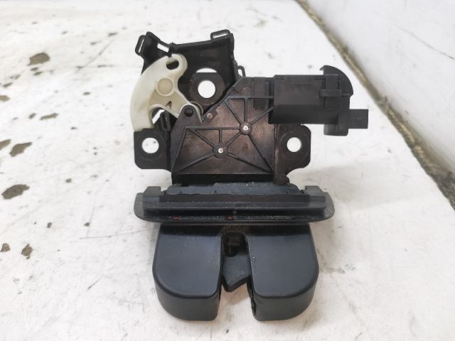 bontott AUDI A4 B7 Csomagtérajtó Zárszerkezet