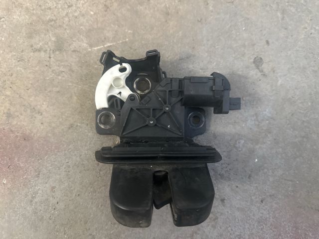 bontott AUDI A4 B7 Csomagtérajtó Zárszerkezet