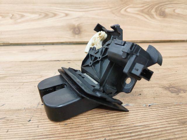 bontott AUDI A4 B7 Csomagtérajtó Zárszerkezet