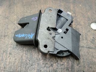 bontott AUDI A4 B7 Csomagtérajtó Zárszerkezet