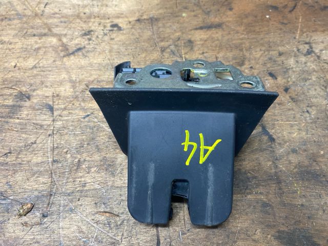 bontott AUDI A4 B7 Csomagtérajtó Zárszerkezet