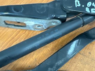 bontott AUDI A4 B7 Csomagtérajtó Zsanér