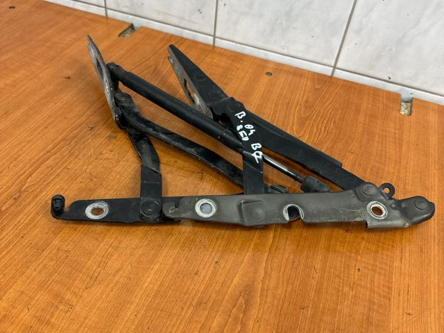 bontott AUDI A4 B7 Csomagtérajtó Zsanér