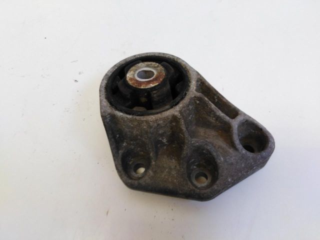 bontott AUDI A4 B7 Differenciálmű Tartó Bak