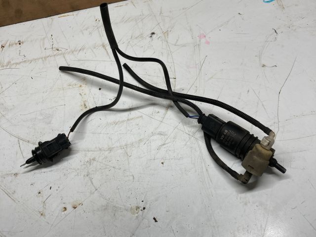 bontott AUDI A4 B7 Első Ablakmosó Szivattyú