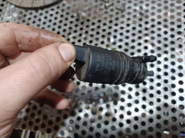 bontott AUDI A4 B7 Első Ablakmosó Szivattyú