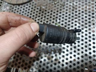 bontott AUDI A4 B7 Első Ablakmosó Szivattyú