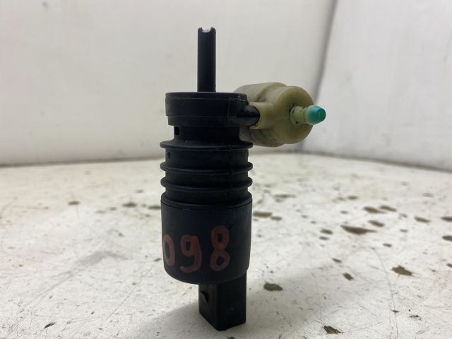 bontott AUDI A4 B7 Első Ablakmosó Szivattyú