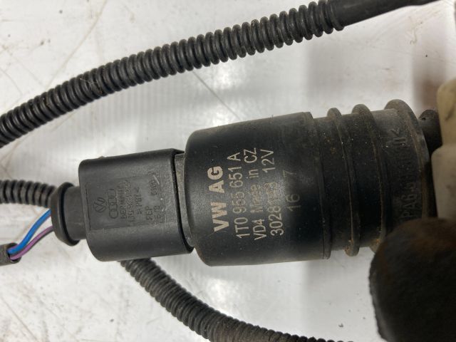 bontott AUDI A4 B7 Első Ablakmosó Szivattyú