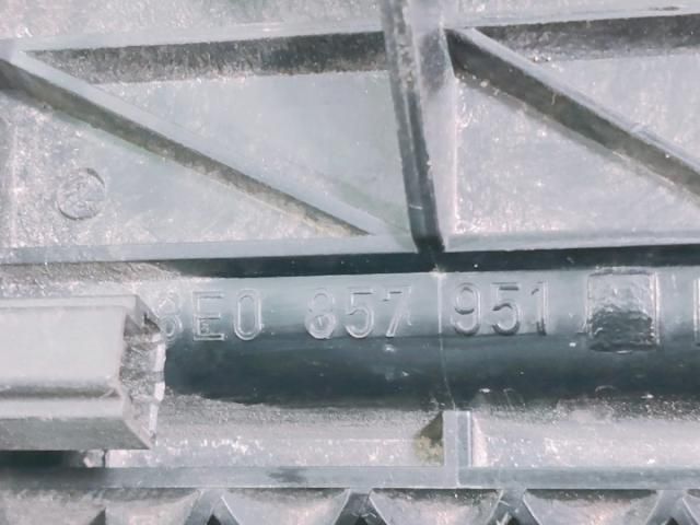 bontott AUDI A4 B7 Első Hamutartó