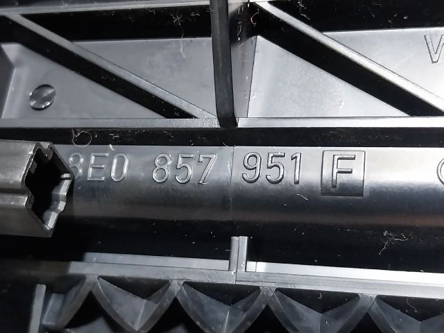 bontott AUDI A4 B7 Első Hamutartó