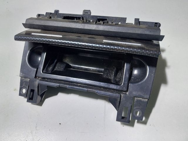 bontott AUDI A4 B7 Első Hamutartó