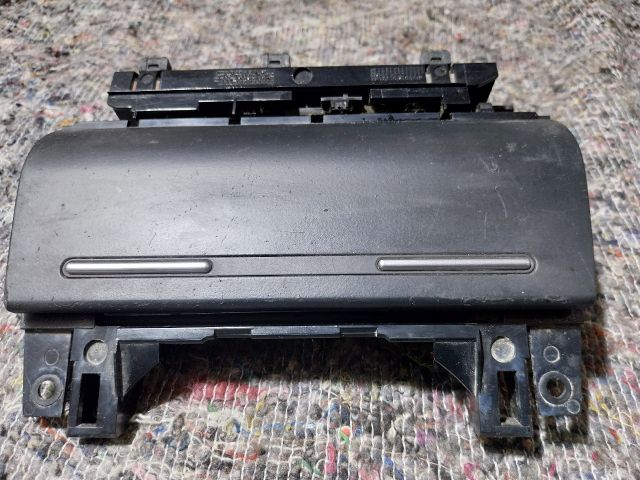 bontott AUDI A4 B7 Első Hamutartó