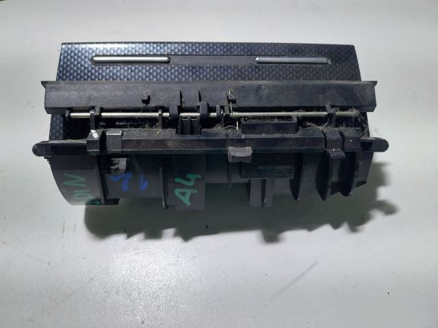 bontott AUDI A4 B7 Első Hamutartó