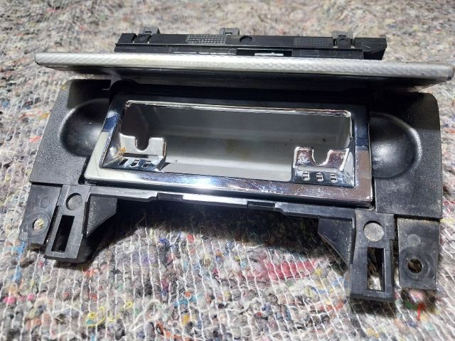 bontott AUDI A4 B7 Első Hamutartó