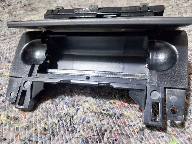 bontott AUDI A4 B7 Első Hamutartó