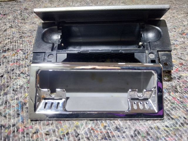 bontott AUDI A4 B7 Első Hamutartó