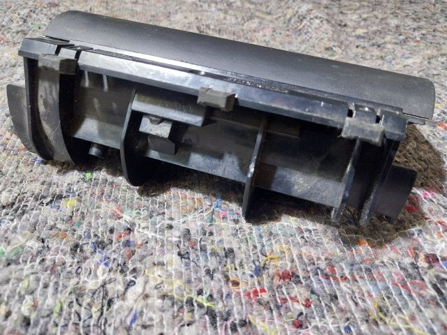 bontott AUDI A4 B7 Első Hamutartó