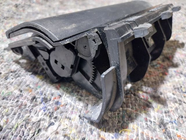 bontott AUDI A4 B7 Első Hamutartó