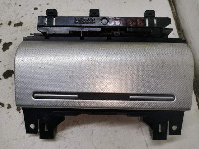 bontott AUDI A4 B7 Első Hamutartó