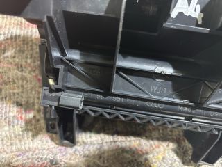 bontott AUDI A4 B7 Első Hamutartó