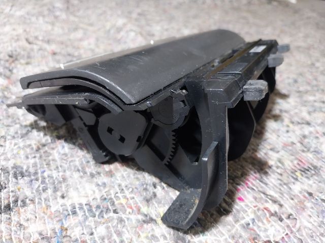 bontott AUDI A4 B7 Első Hamutartó