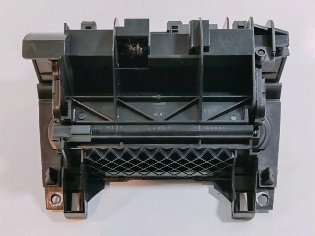 bontott AUDI A4 B7 Első Hamutartó