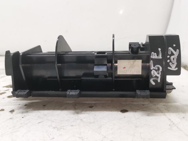 bontott AUDI A4 B7 Első Hamutartó