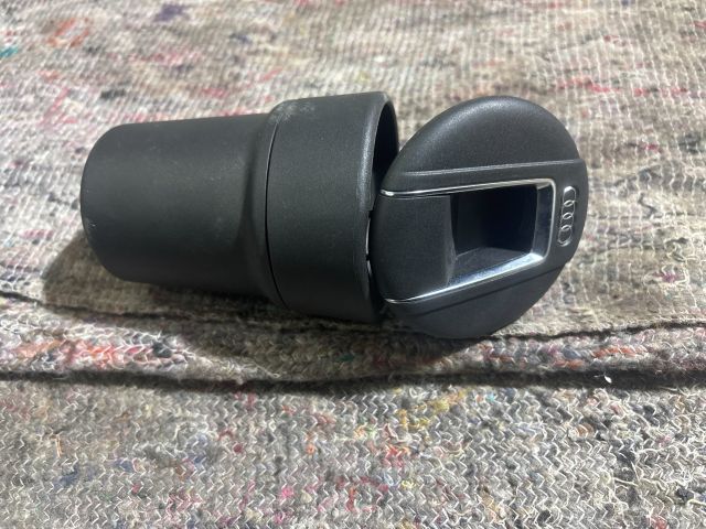 bontott AUDI A4 B7 Első Hamutartó