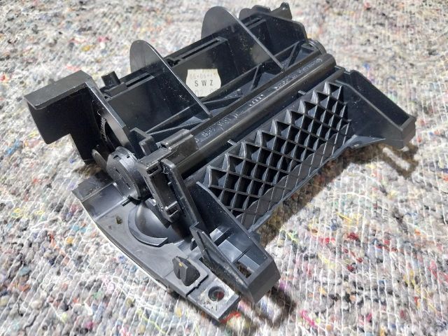 bontott AUDI A4 B7 Első Hamutartó