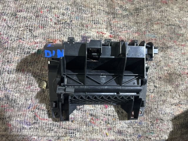 bontott AUDI A4 B7 Első Hamutartó