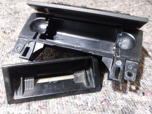 bontott AUDI A4 B7 Első Hamutartó