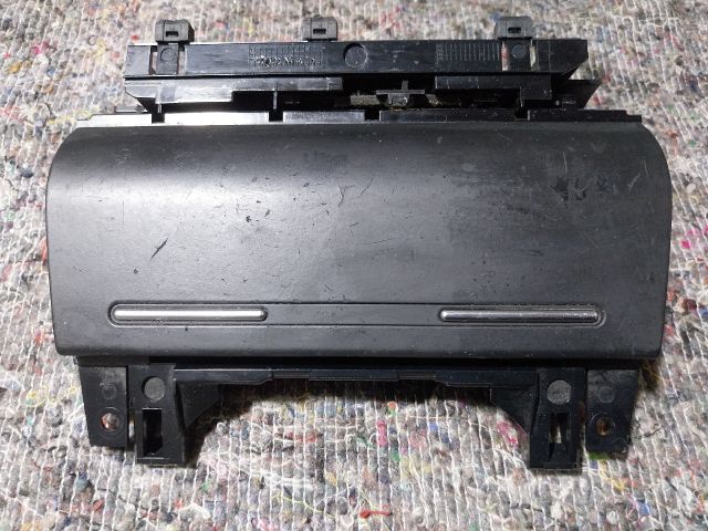 bontott AUDI A4 B7 Első Hamutartó