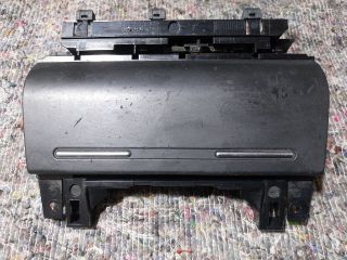 bontott AUDI A4 B7 Első Hamutartó