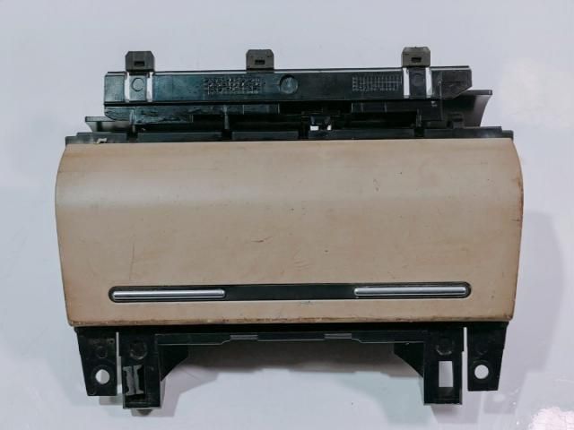 bontott AUDI A4 B7 Első Hamutartó