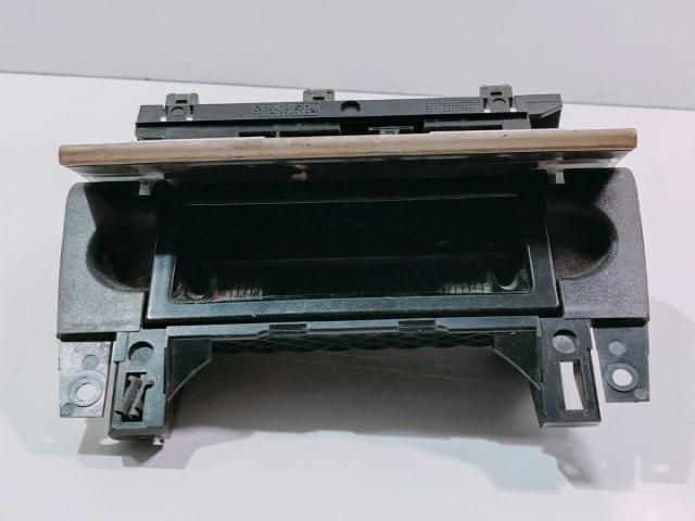 bontott AUDI A4 B7 Első Hamutartó