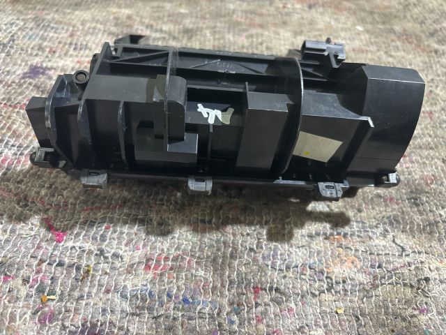 bontott AUDI A4 B7 Első Hamutartó