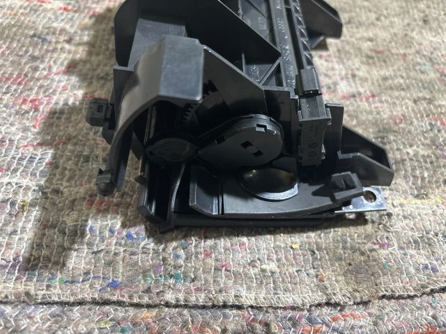 bontott AUDI A4 B7 Első Hamutartó