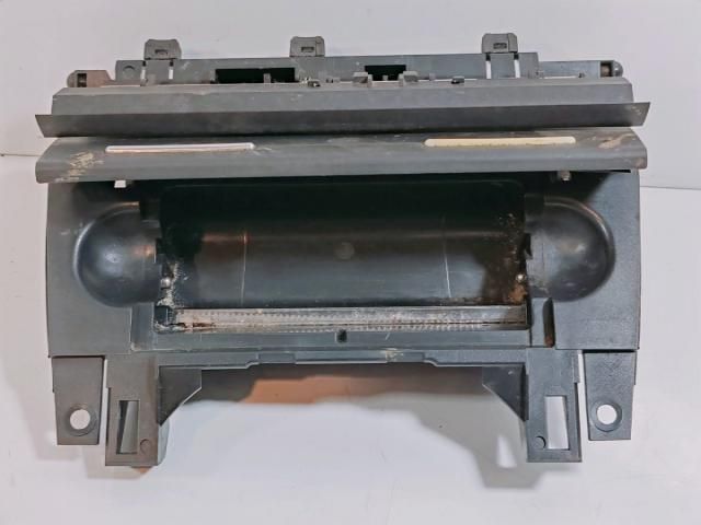 bontott AUDI A4 B7 Első Hamutartó