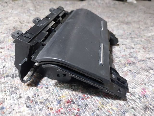 bontott AUDI A4 B7 Első Hamutartó