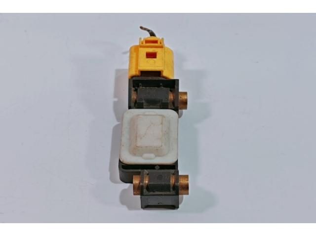 bontott AUDI A4 B7 Első Középső Ütközés Érzékelő (Homlokfalon)