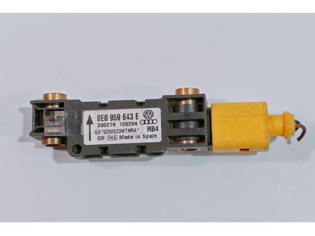 bontott AUDI A4 B7 Első Középső Ütközés Érzékelő (Homlokfalon)